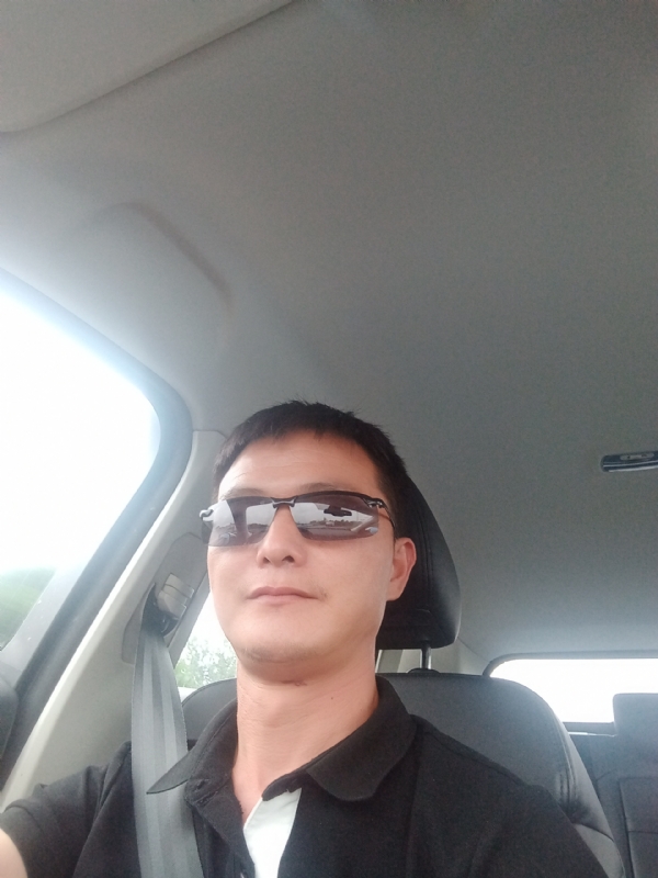 孤独的男人的第一张照片--浙江中老年相亲网