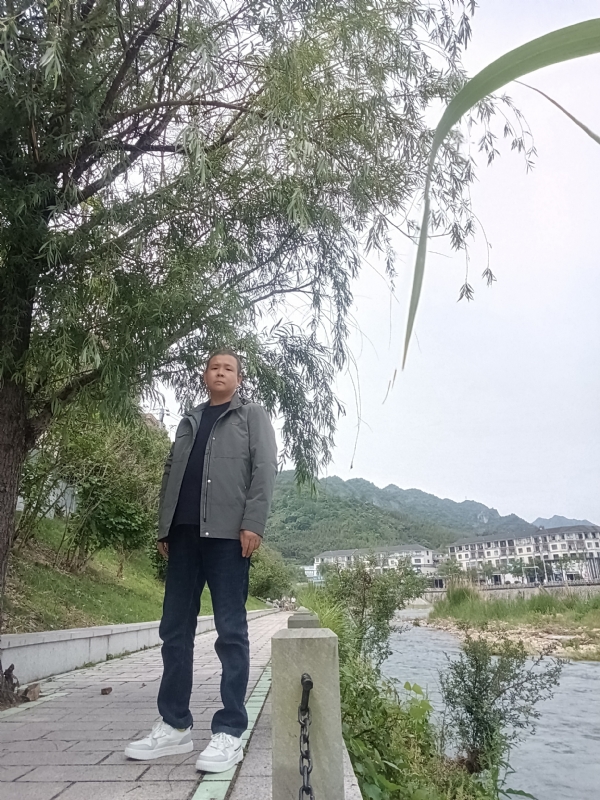 飞雪飘零的第一张照片--浙江中老年相亲网